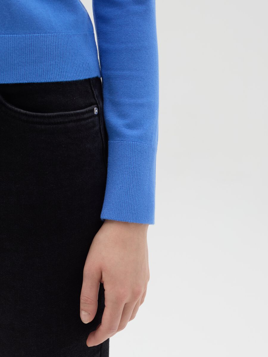 Top with round neck and long sleeves_2