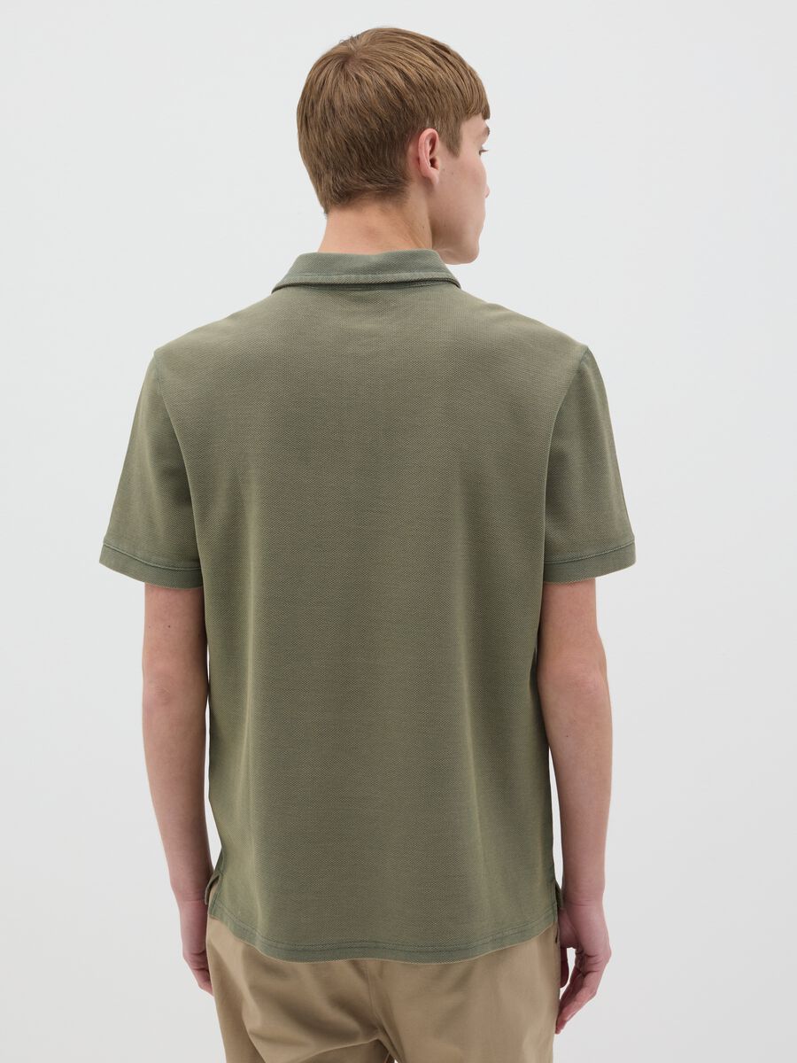 Green short-sleeved polo shirt in cotton piquet_2
