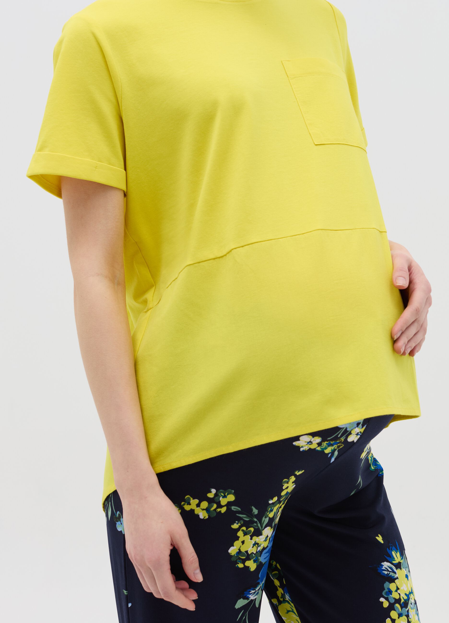 Maternity T-shirt with pocket
