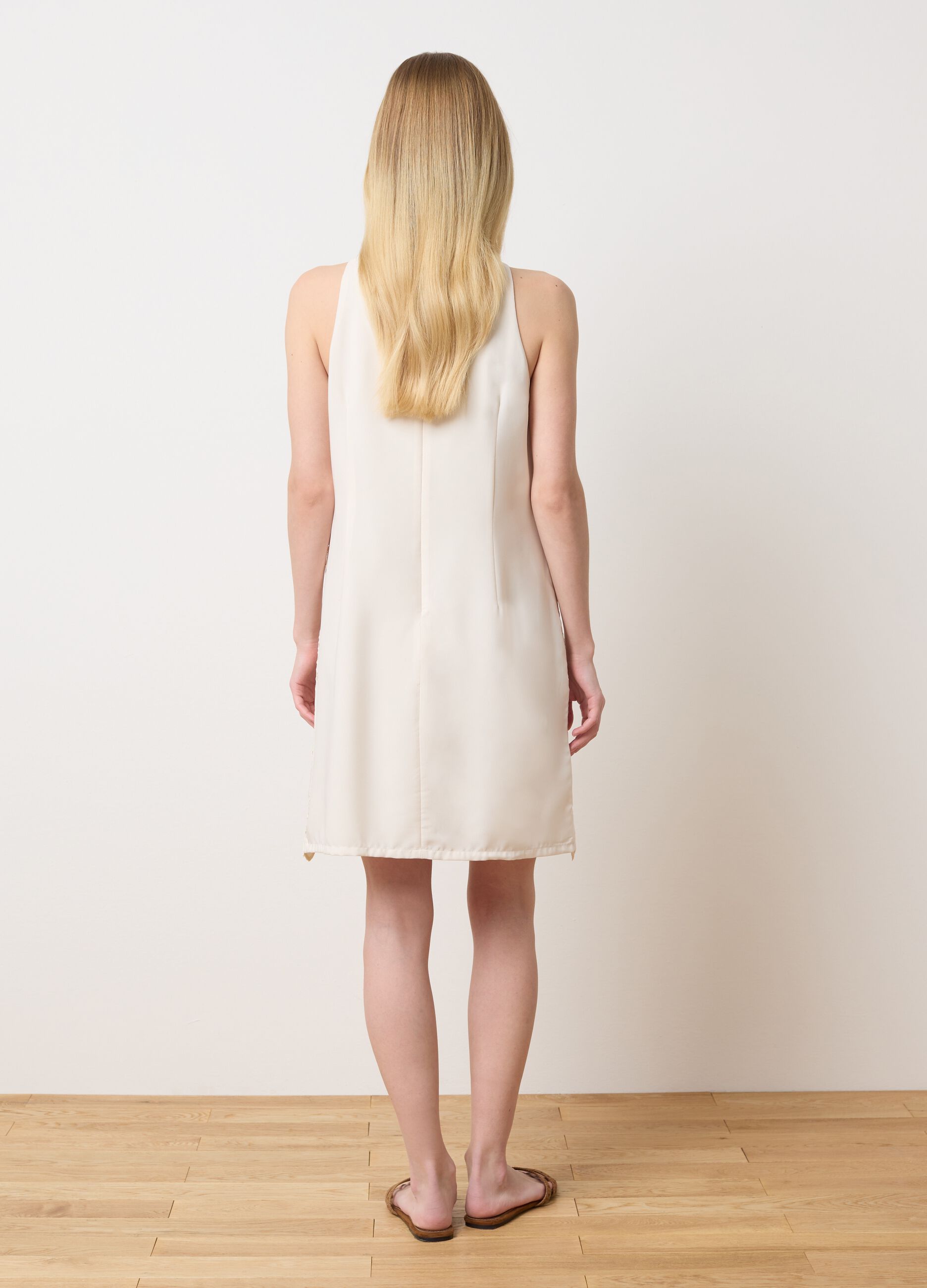 Vestito smanicato effetto pizzo beige