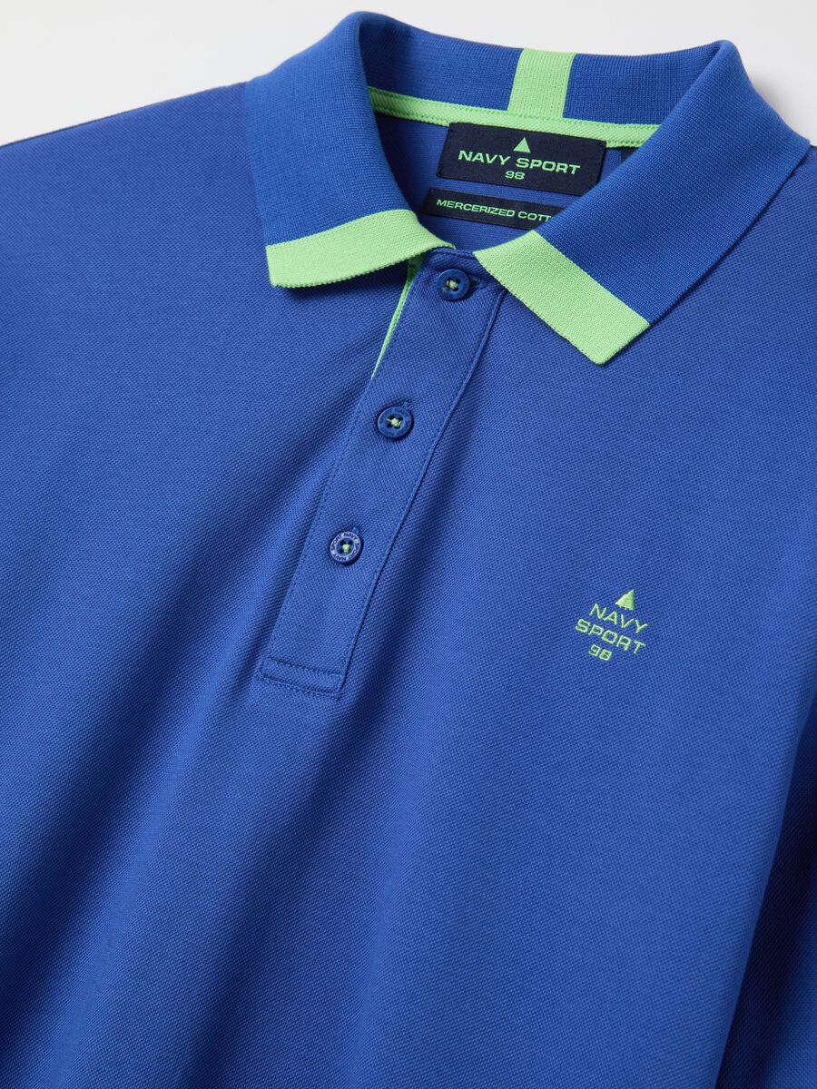 Polo shirt with contrasting detail and logo embroidery_5