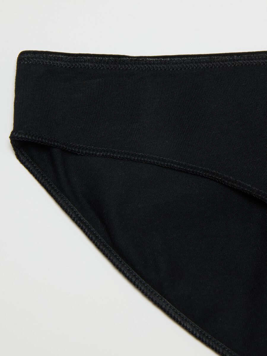 Girls' black cotton stretch regular fit briefs_3