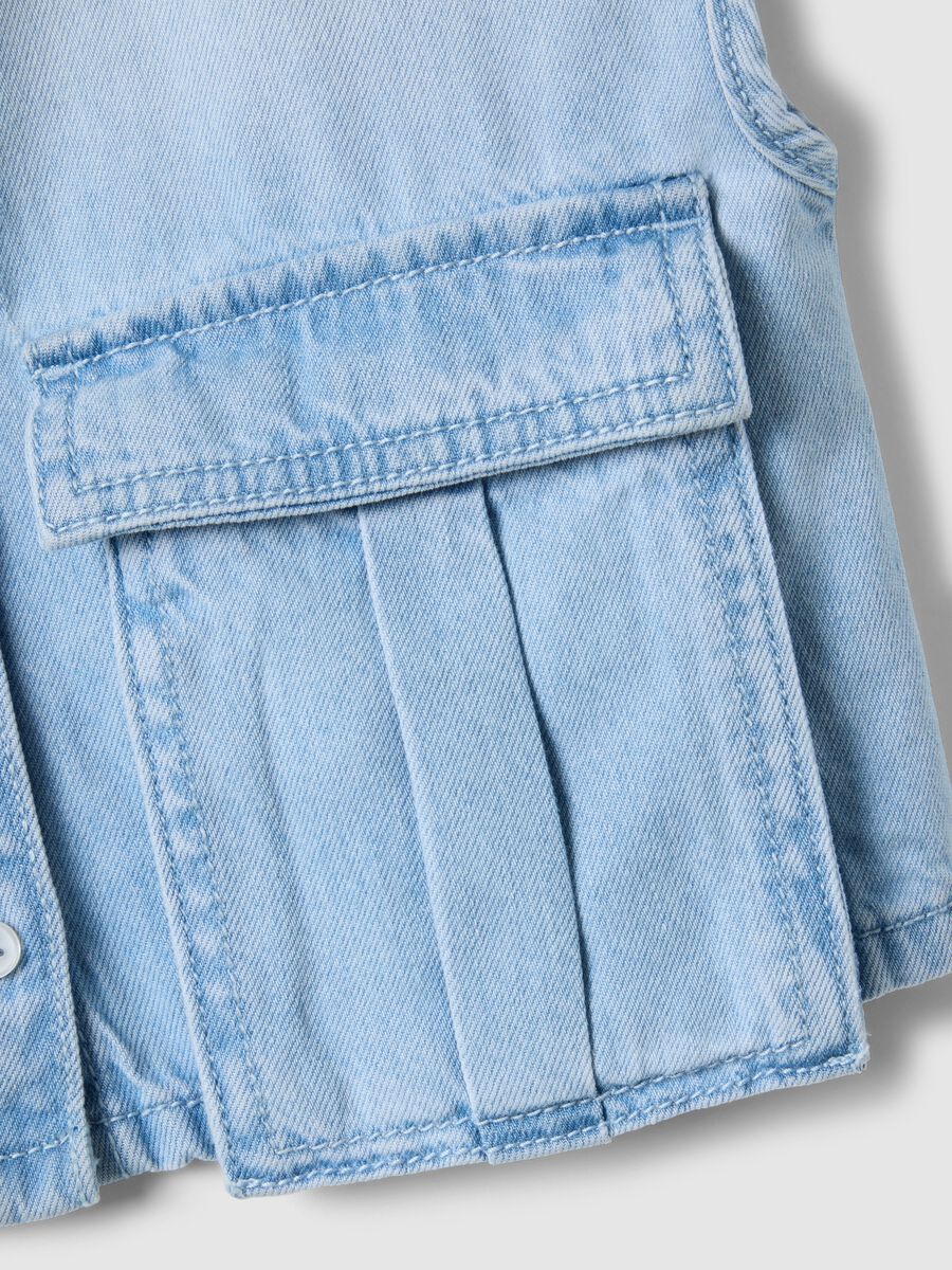 Crop shirt in misto cotone denim azzurra da bambina regular fit_2