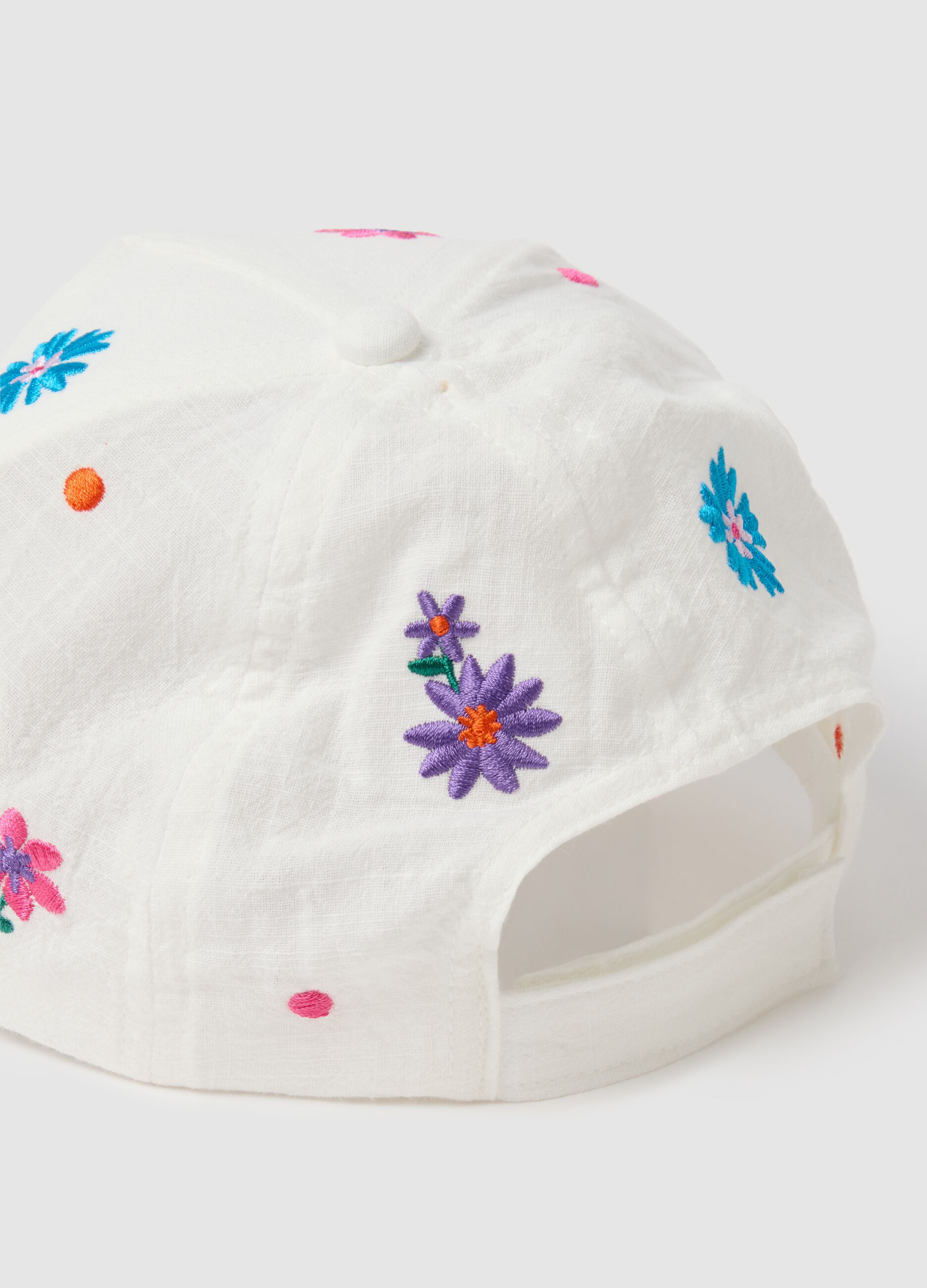 Girls' pure white cotton hat with visor and embroidery