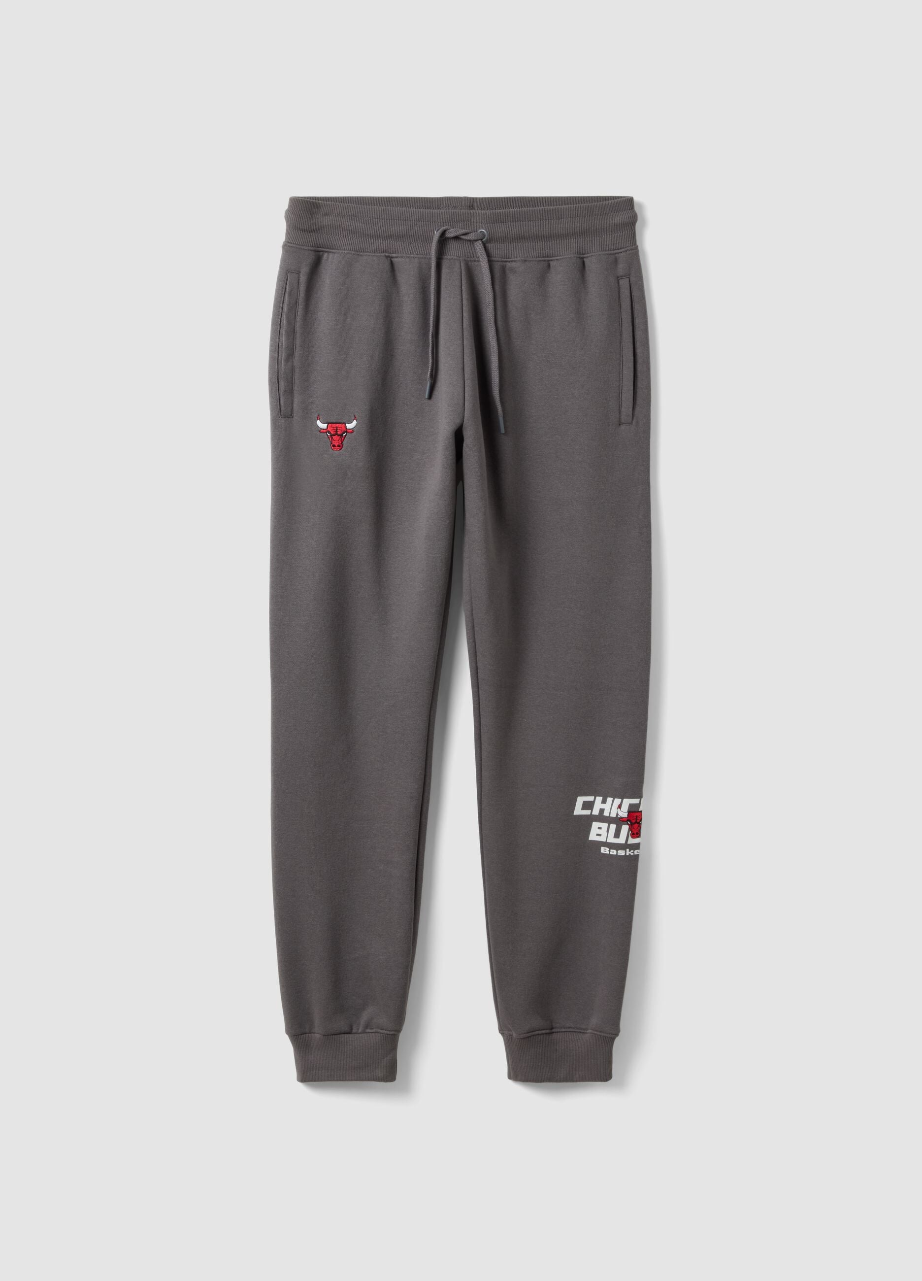 Grey cotton-blend joggers with drawstring and Chicago Bulls print