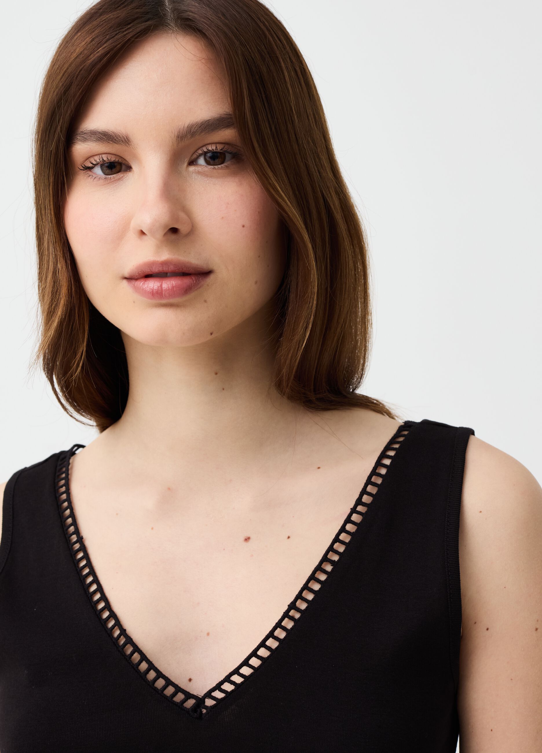 Tank top with V neck and openwork edging
