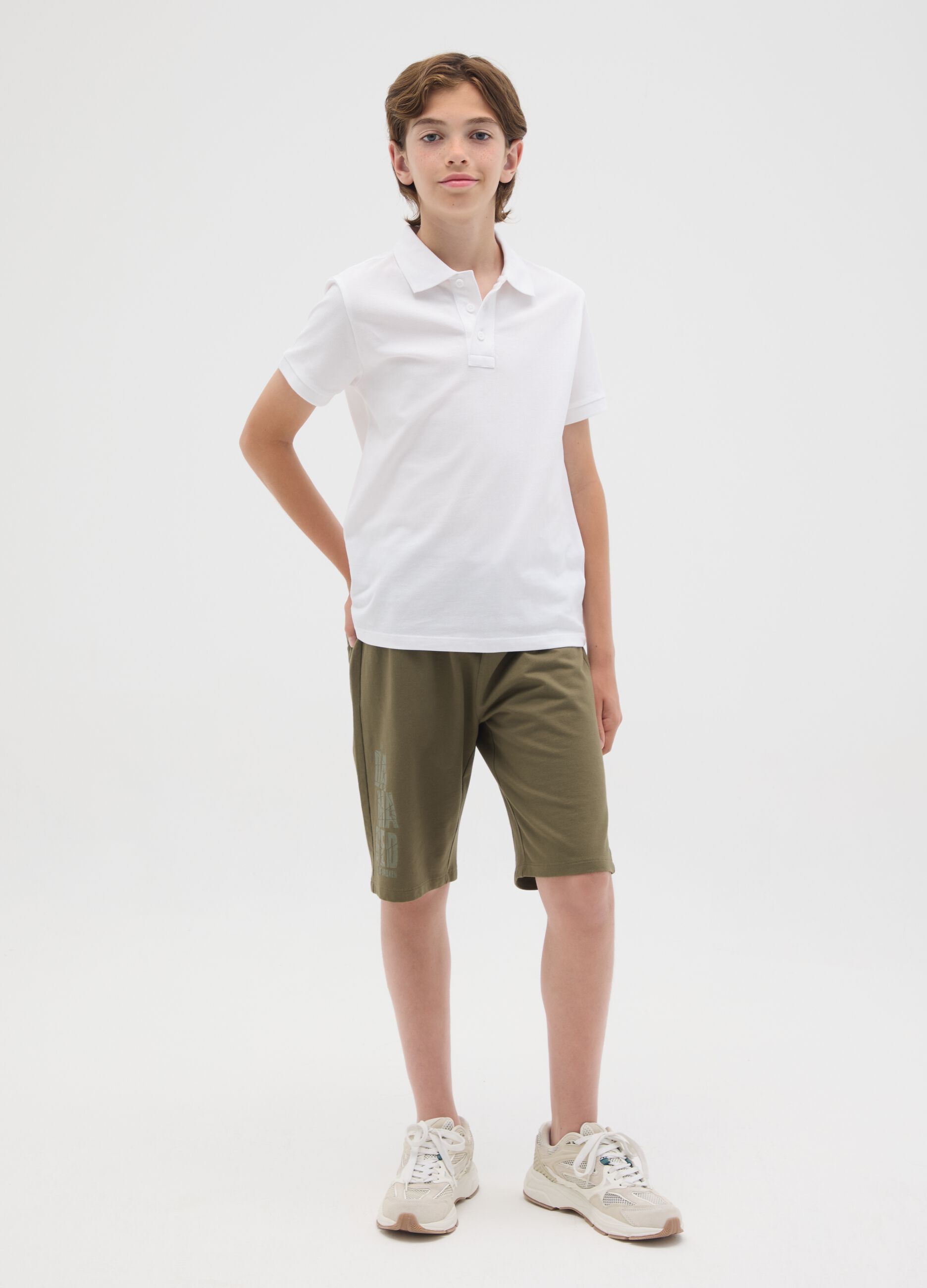Pantaloni corti da ragazzo in puro cotone verde regular fit