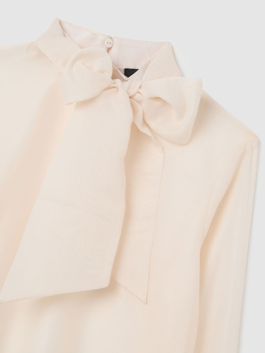 Camicia in organza bianca con fiocco regular fit_5