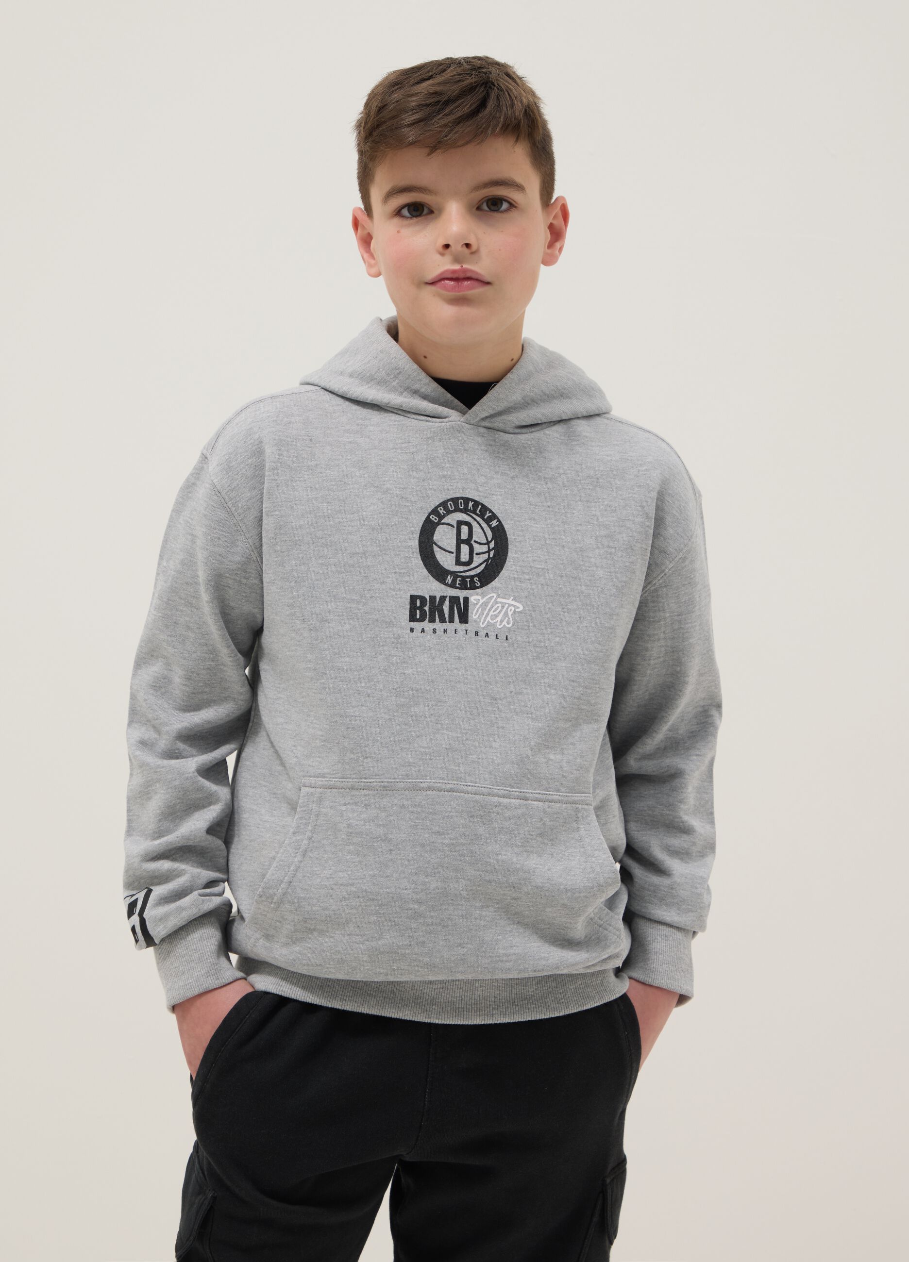 Grey pure cotton children's sweatshirt, regular fit, with Brooklyn Nets logo
