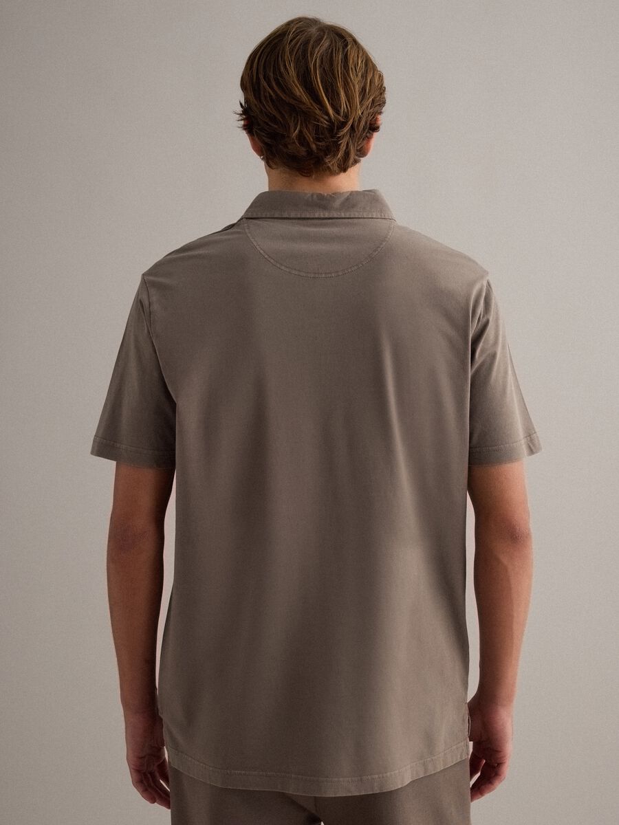 Polo marrone a maniche corte in puro cotone regular fit_3