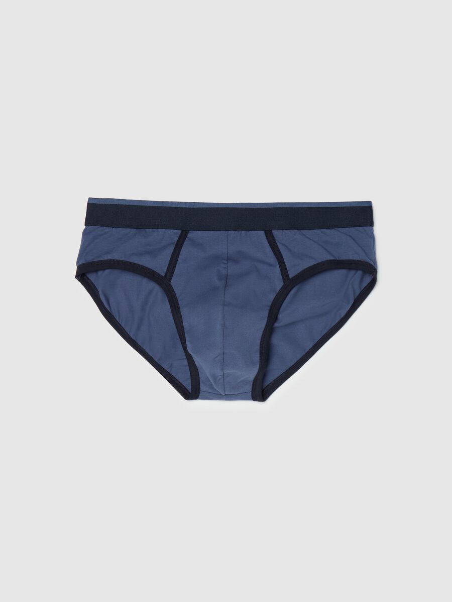 Stretch briefs with contrasting details_4