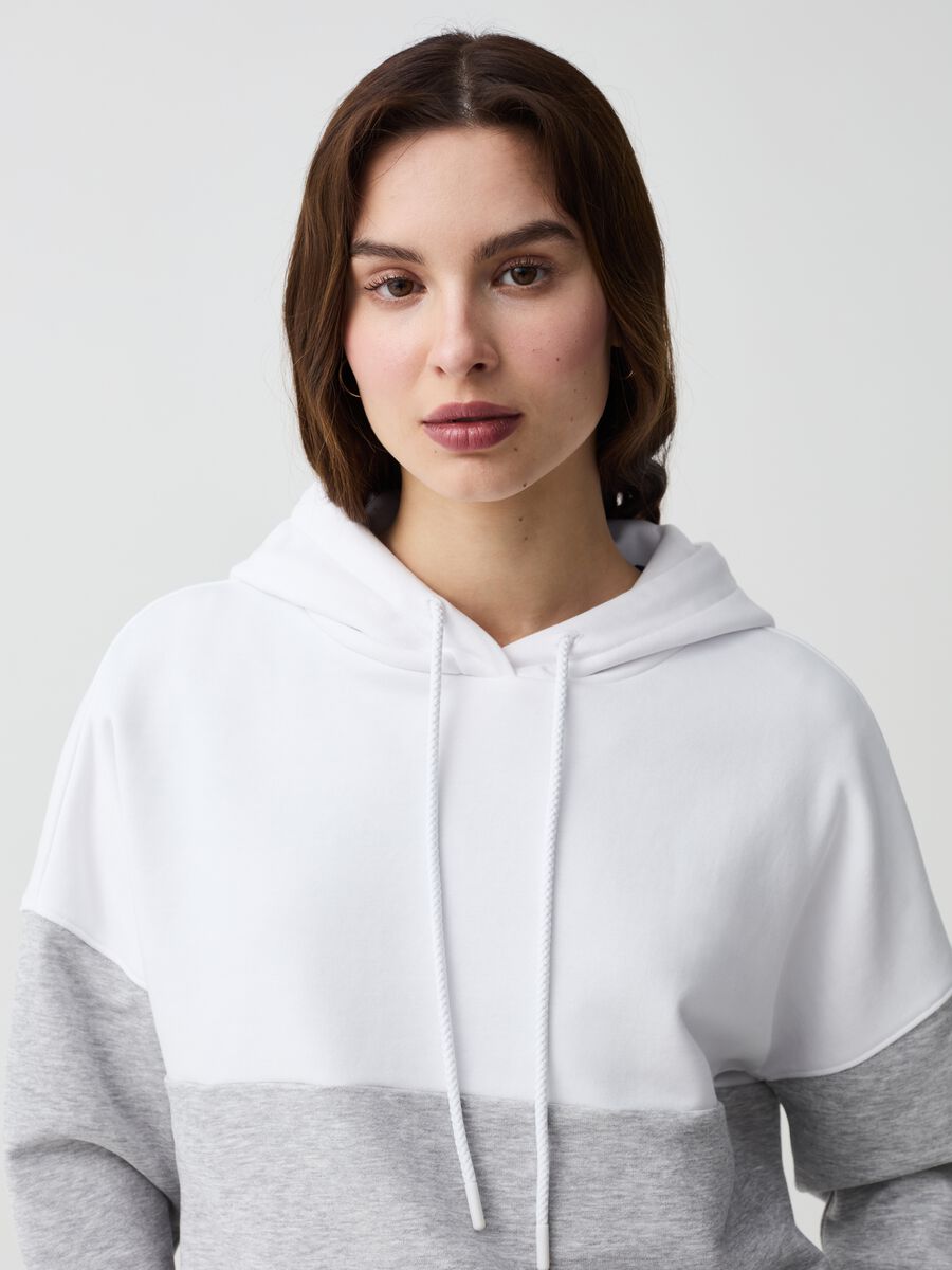 Essential two-tone oversized sweatshirt with hood_1