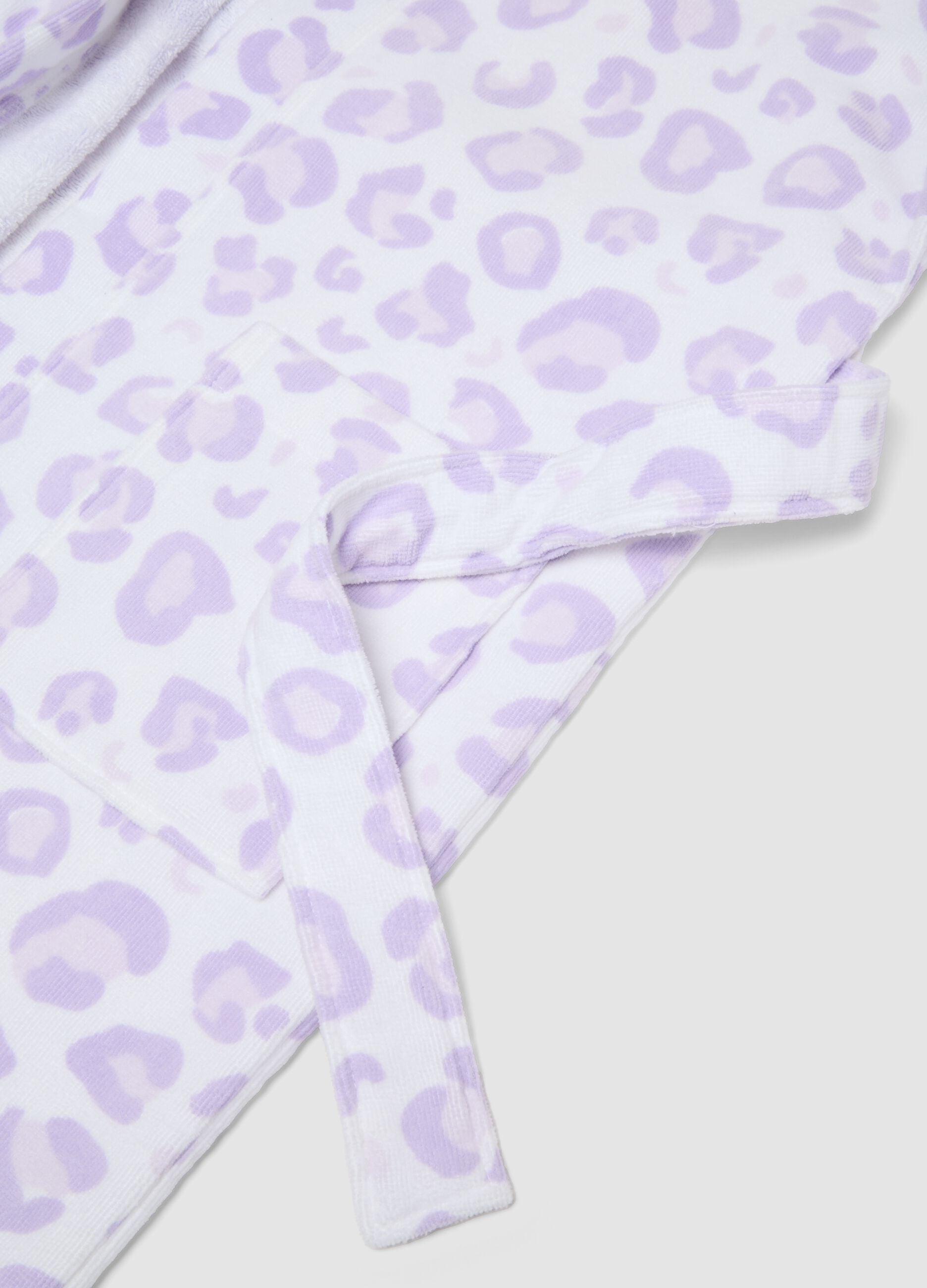 White and lilac-purple bathrobe in pure organic cotton