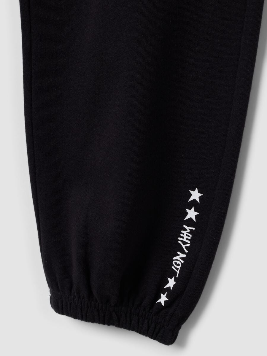 Black organic cotton-blend jogger trousers with printed detail for girls_2