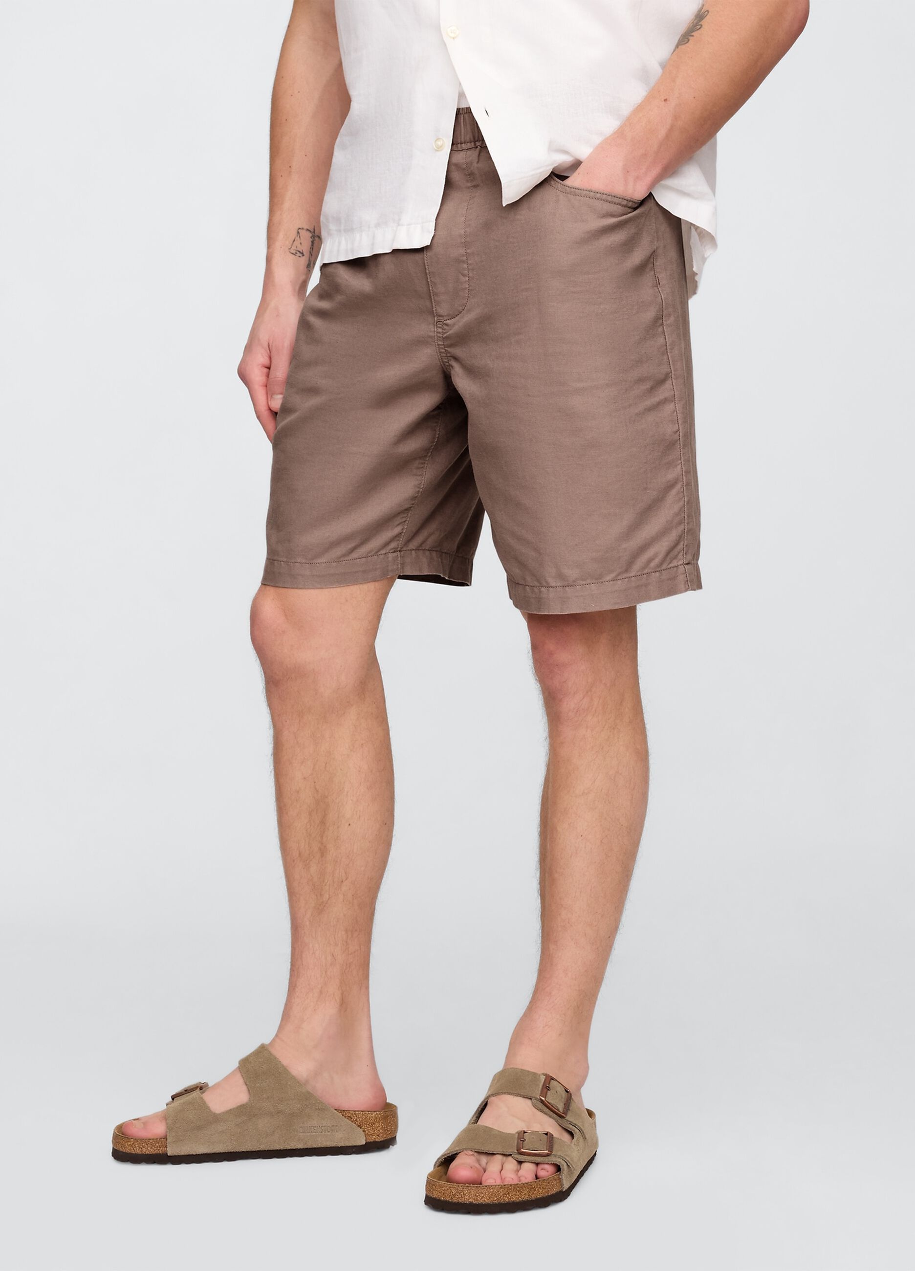 Brown linen and cotton shorts by Gap