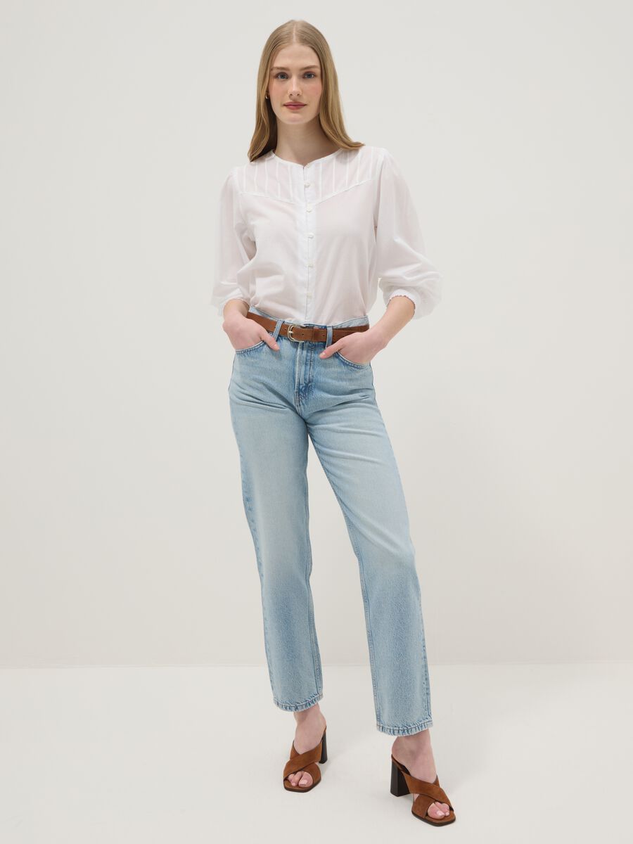 Camicia in puro cotone bianca regular fit con bottoni e collo arrotondato_2