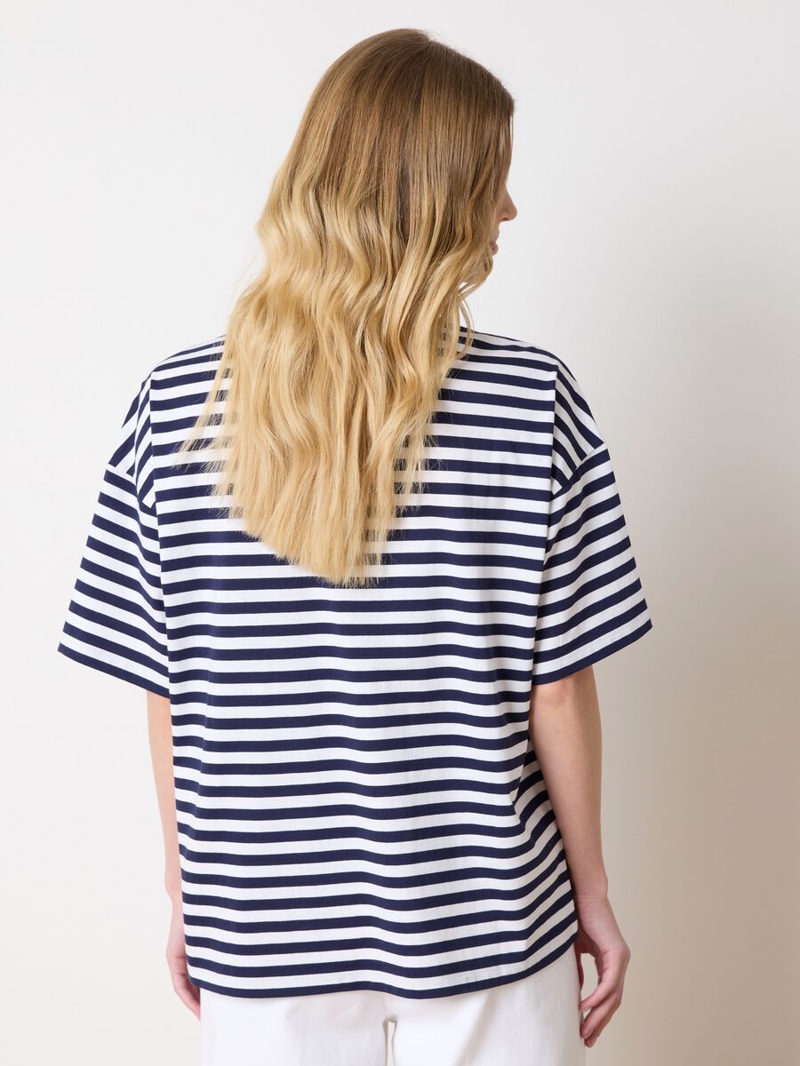 Striped T-shirt with printed lettering_3