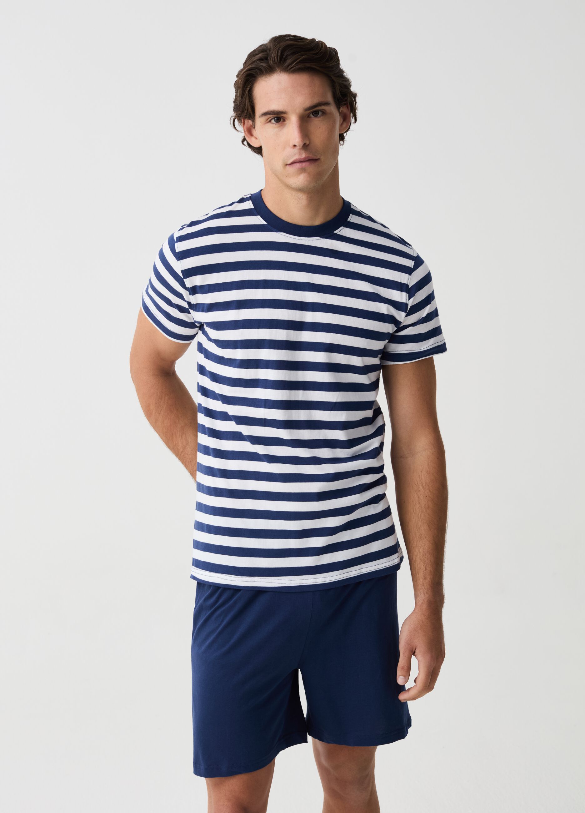 Short pyjama top with striped pattern
