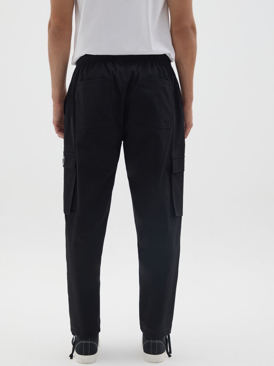 Pantaloni in tessuto elasticizzato neri_2