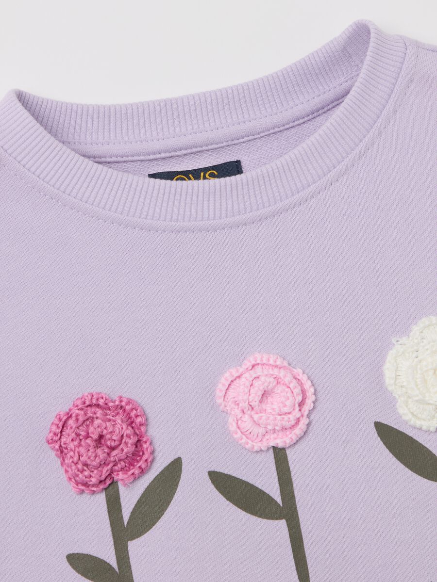 French terry sweatshirt with crochet flowers_3
