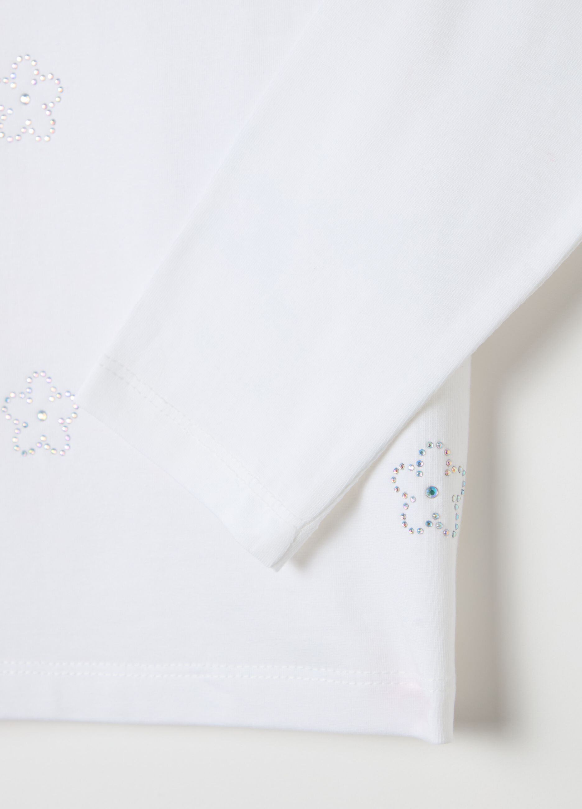 T-shirt maniche lunghe con fiori di strass