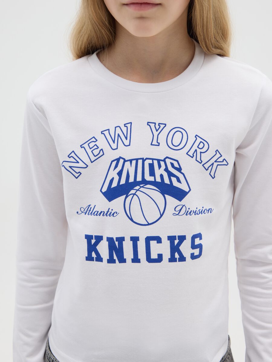 T-shirt bianca da ragazza in misto cotone slim fit con stampa Knicks_2