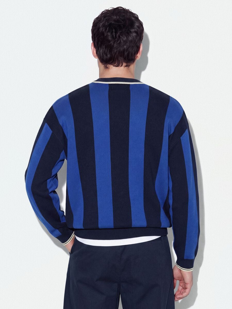 Blue and black pure cotton polo-collar top with oversized fit_2