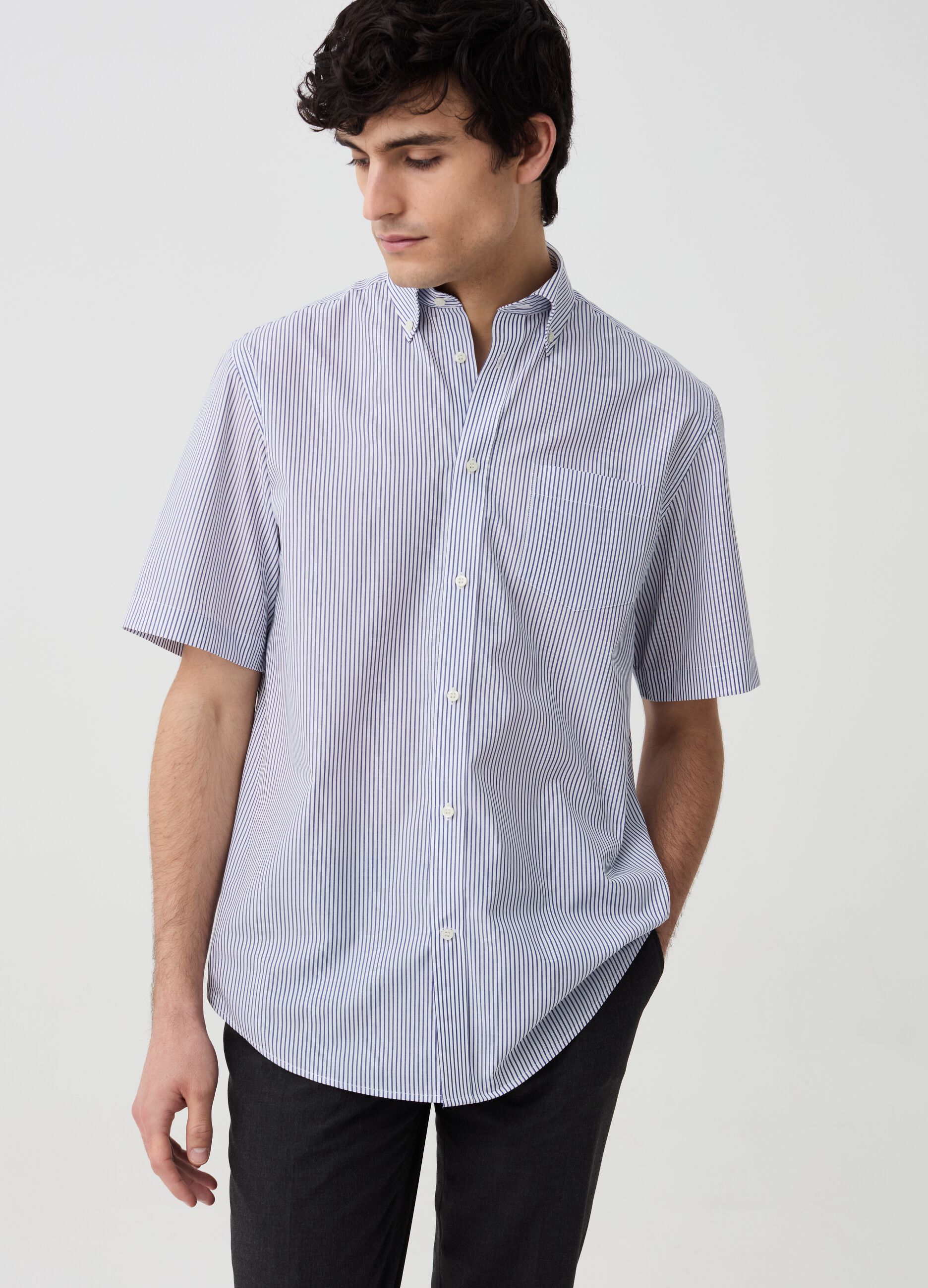 Camicia a maniche corte fantasia righe sottili