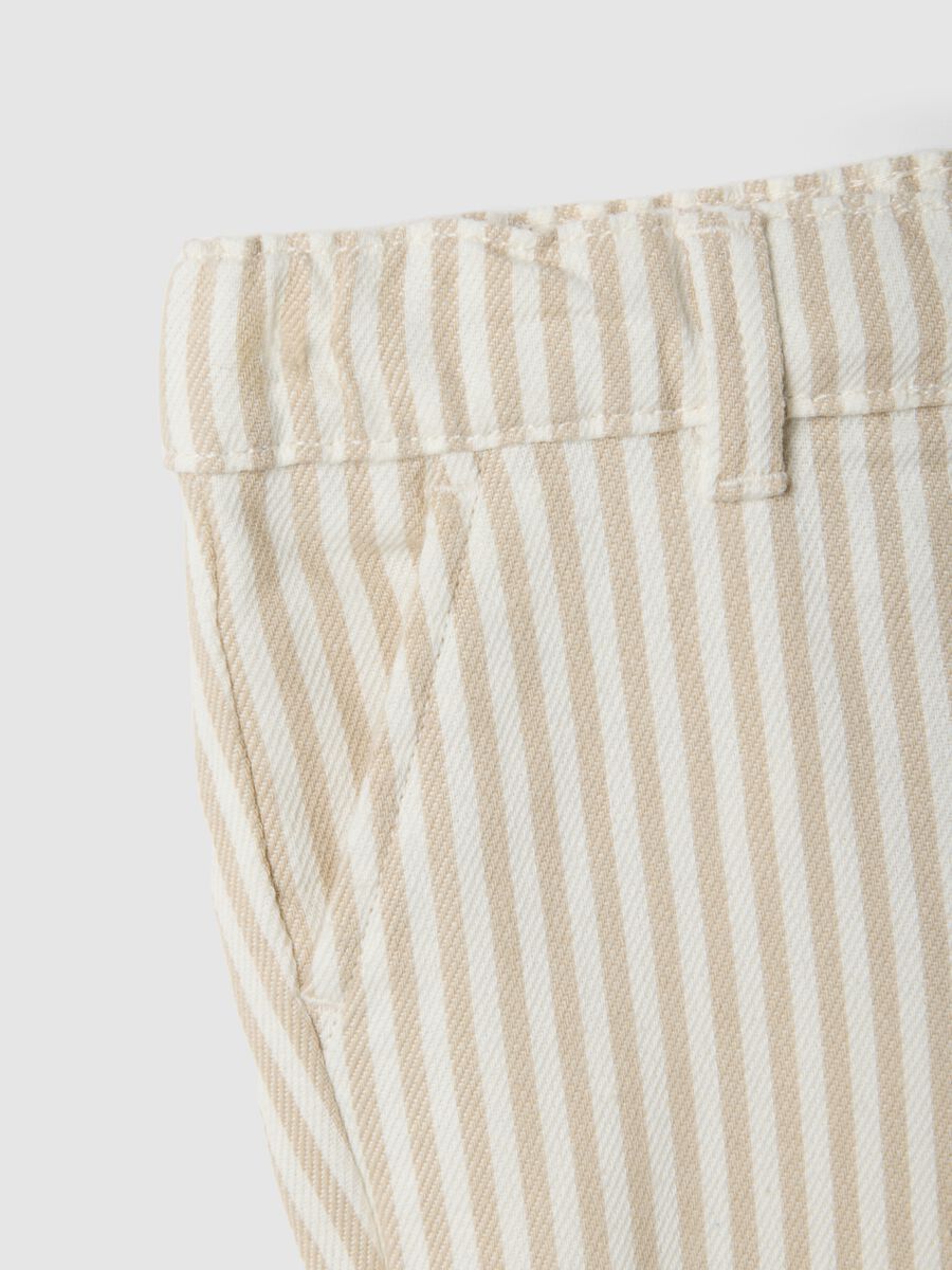 Pantaloni chino in puro cotone a righe multicolor da bimbo regular fit_3