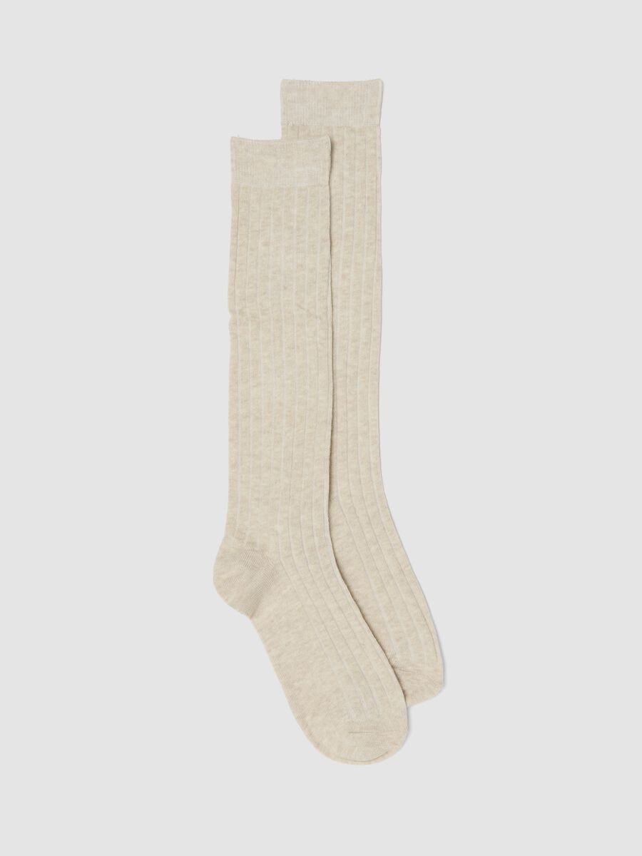 Long beige ribbed socks in pure organic cotton_0