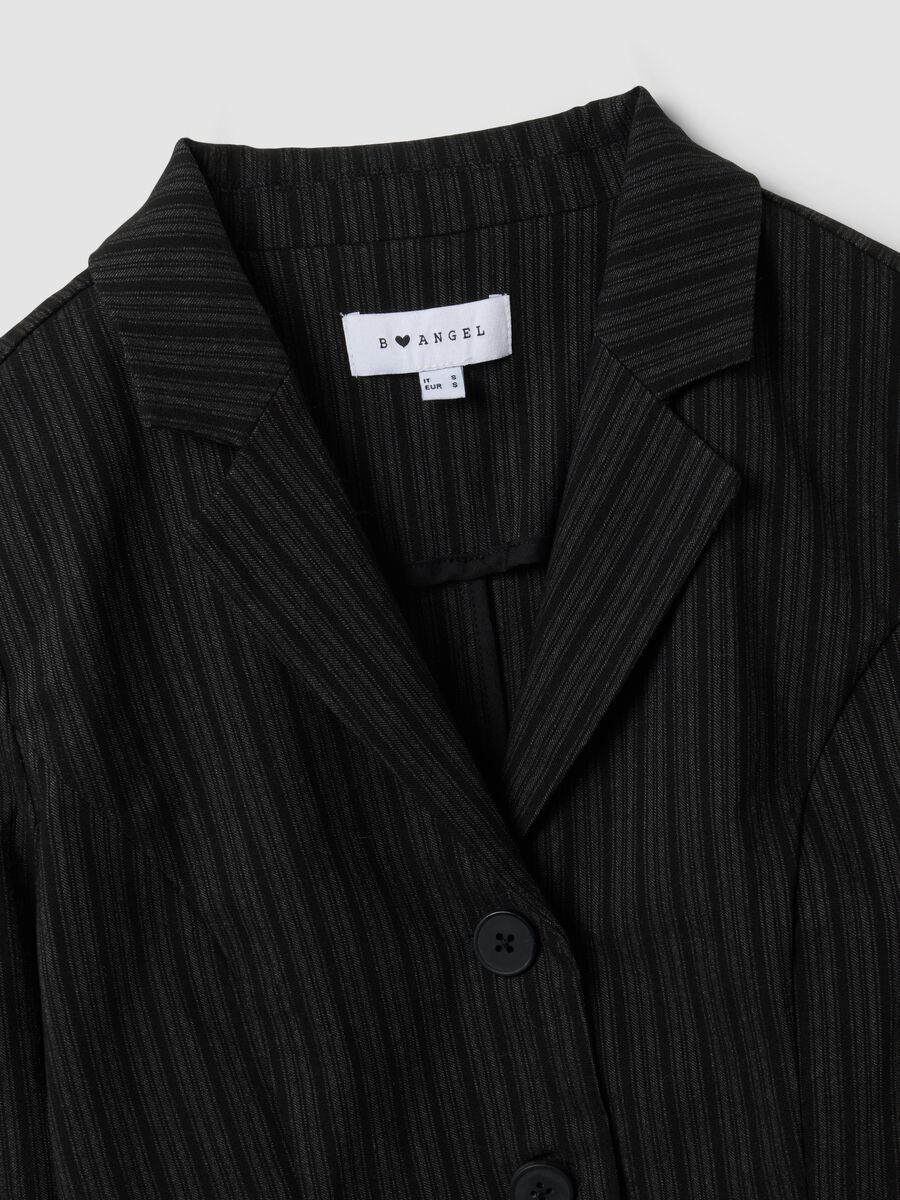 Blazer nero cropped in viscosa elasticizzata con rever classici slim fit_5