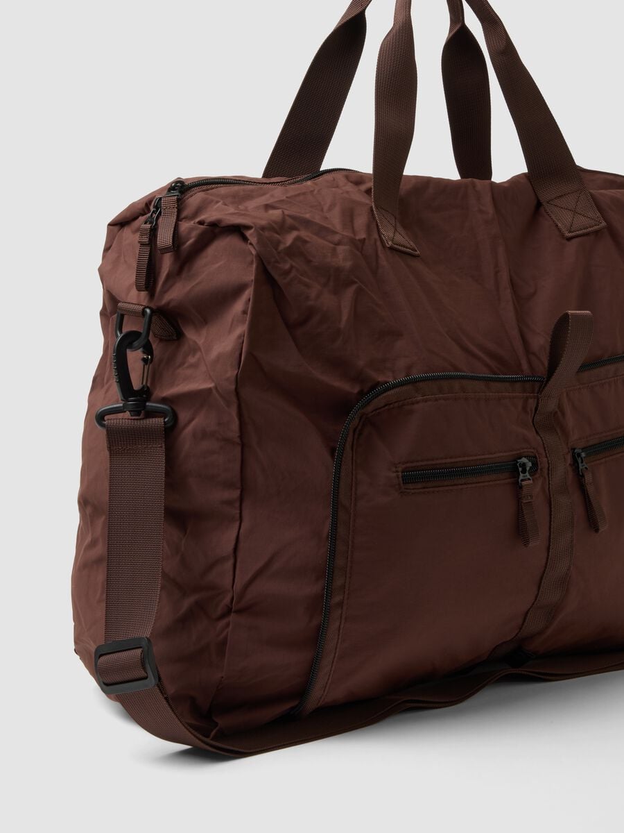Brown foldable travel bag with shoulder strap and zip pockets_1