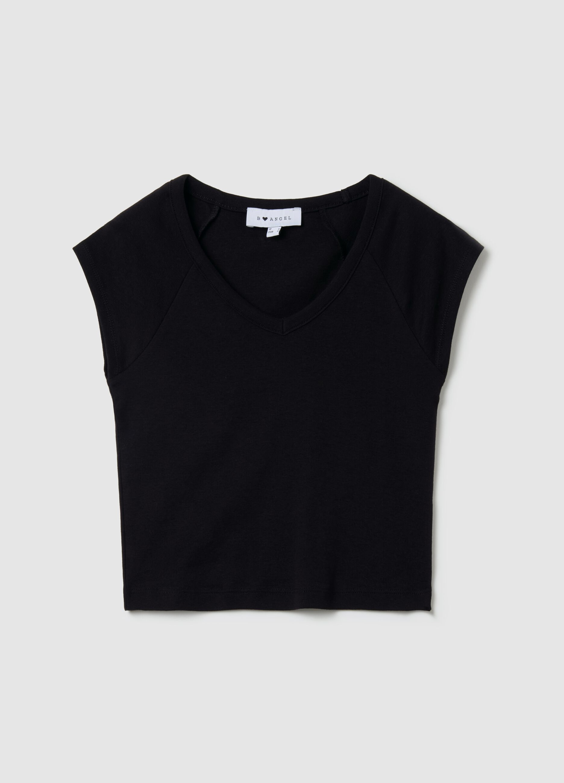 T-shirt with V neck and raglan sleeves