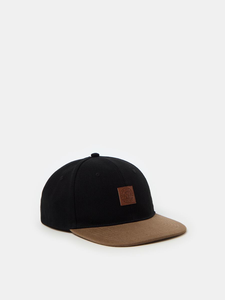 Baseball cap with patch_0