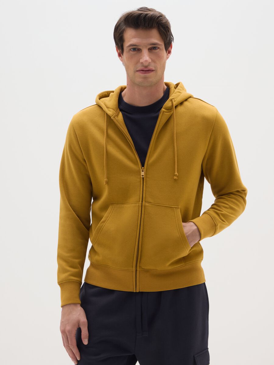 Felpa in misto cotone gialla regular fit con zip e cappuccio_0