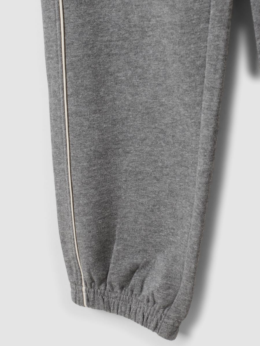Pantaloni jogger grigi in puro cotone organico comfort fit per bambino_3
