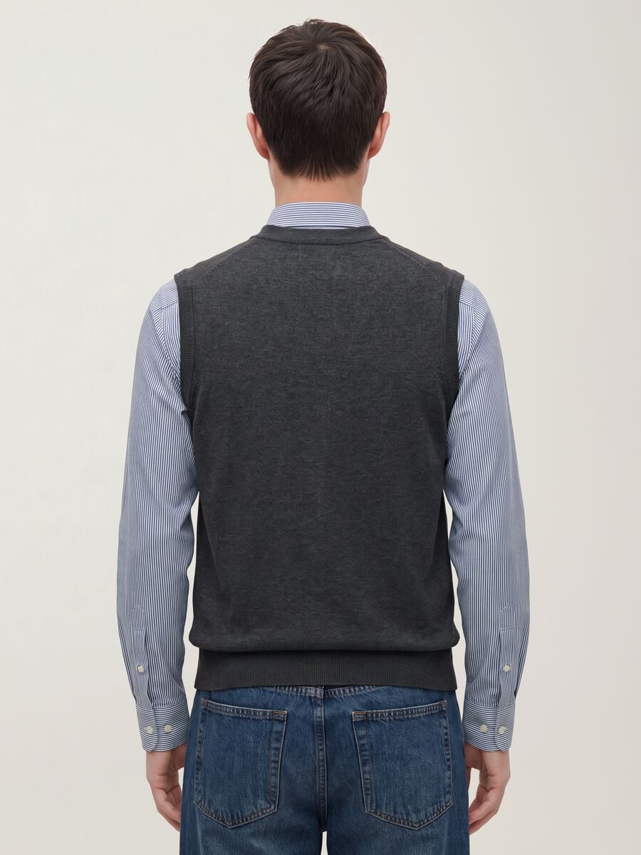 Grey viscose-blend waistcoat with deep V-neck, regular fit_3