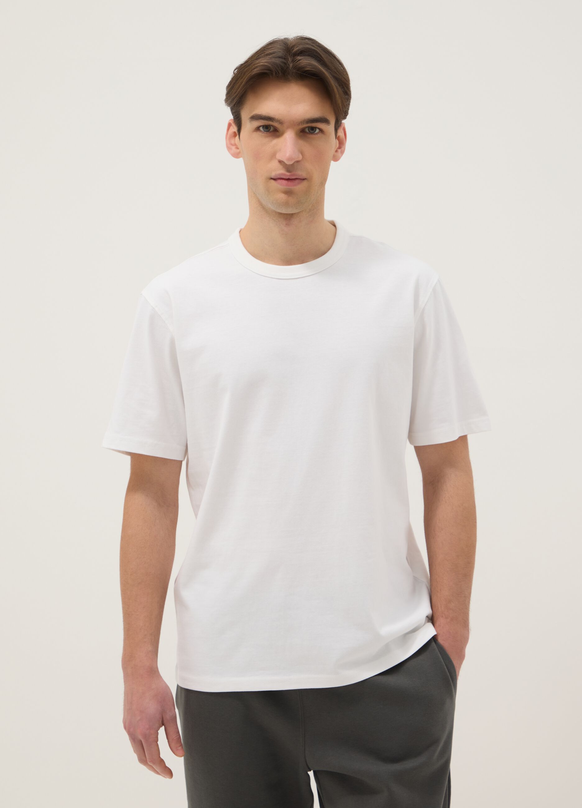 White pure cotton T-shirt with relaxed fit and finished crew neck