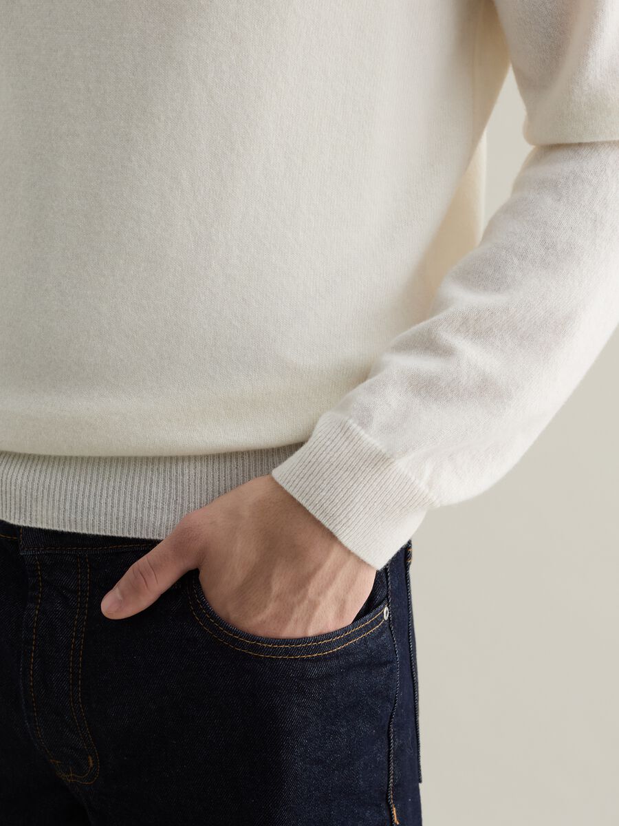 Lambswool pullover with high neck_2
