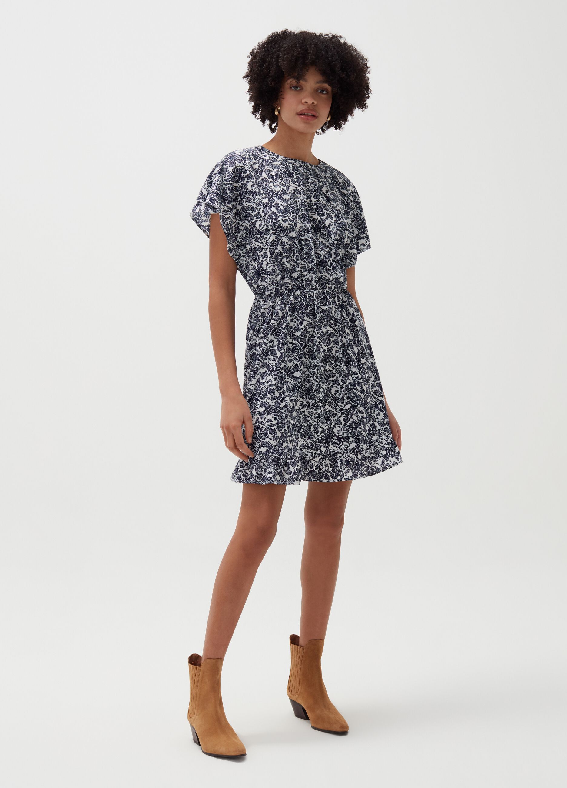 Dress with flounce and round neck