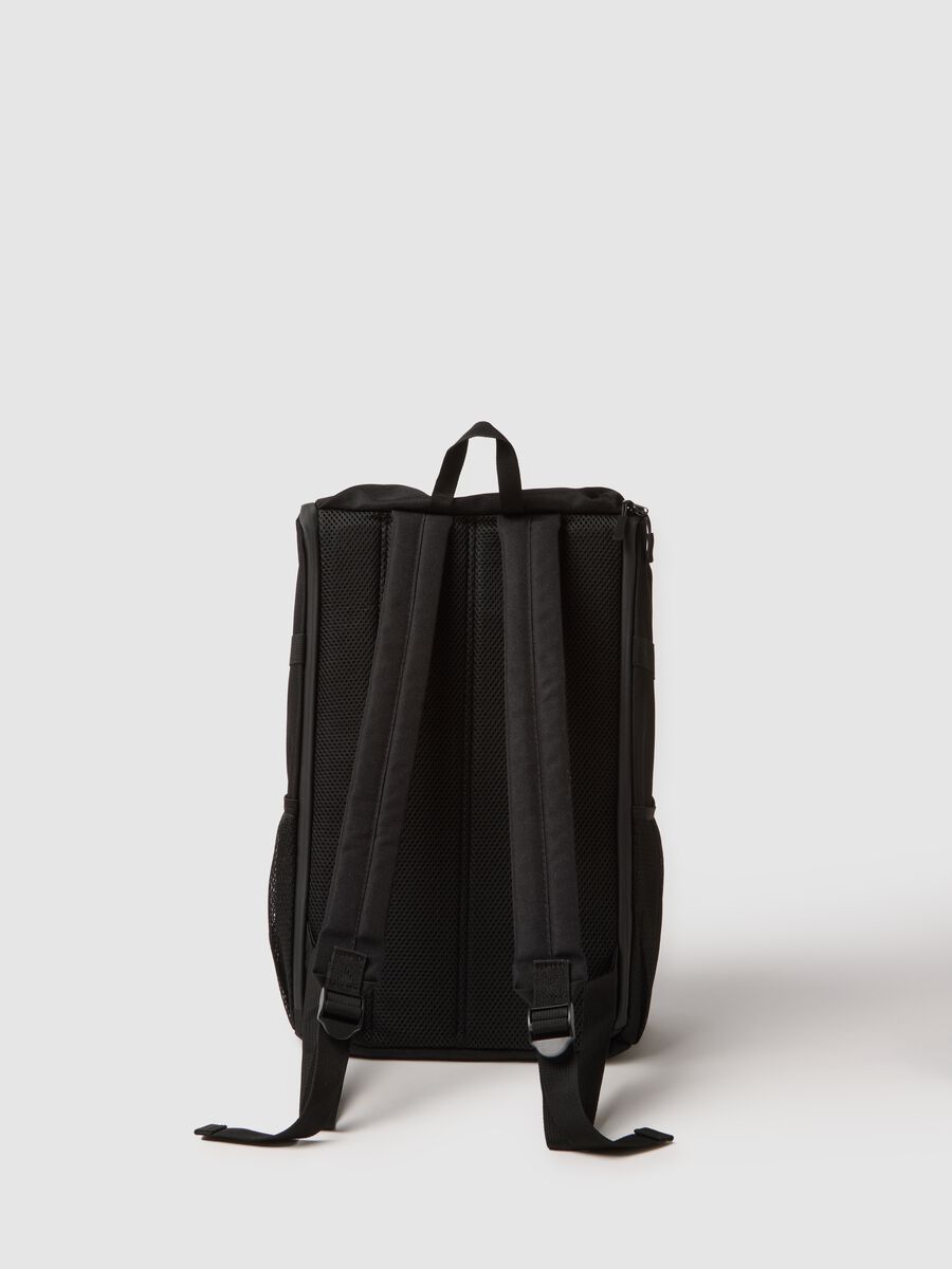 Black sports backpack with adjustable straps_1