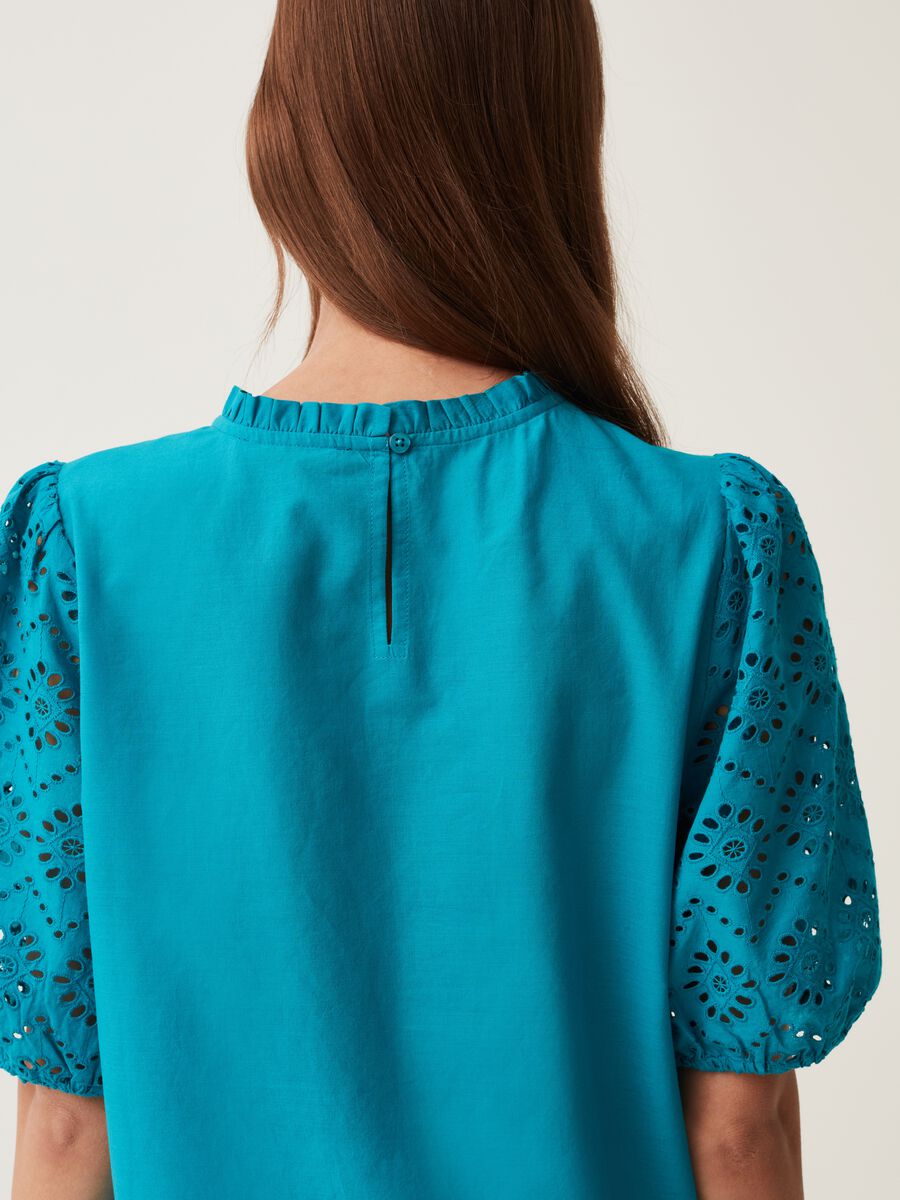 Blouse with broderie anglaise sleeves_3
