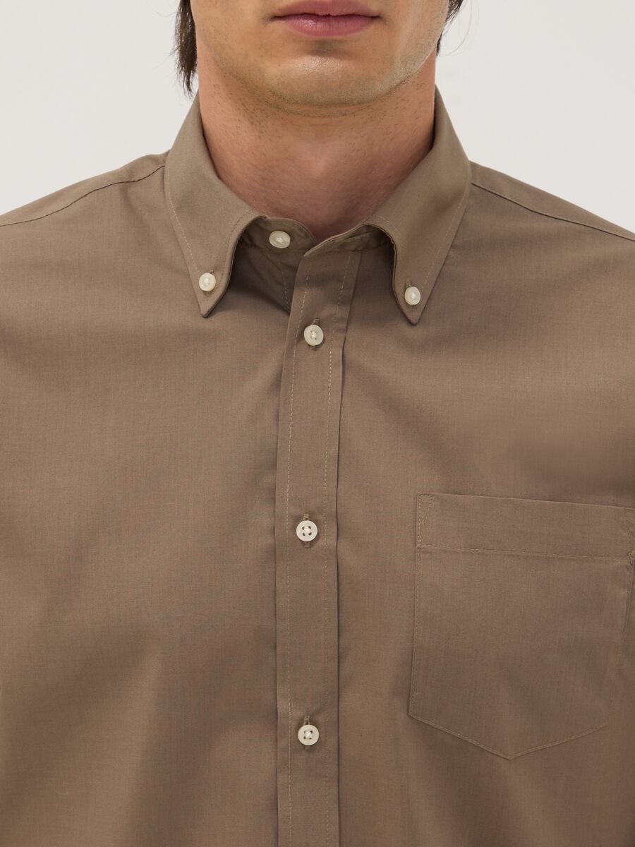 Camicia marrone regular fit con collo button-down easy iron_1