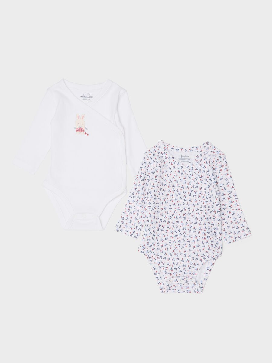 Two-pack white and multicolour bodysuits for newborn_0