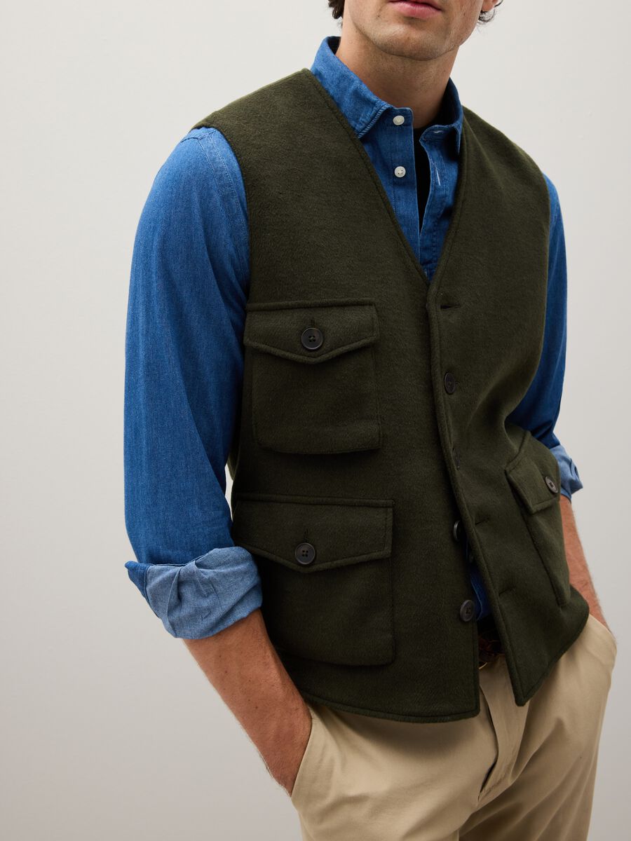 Green Vest with Multiple Pockets_2