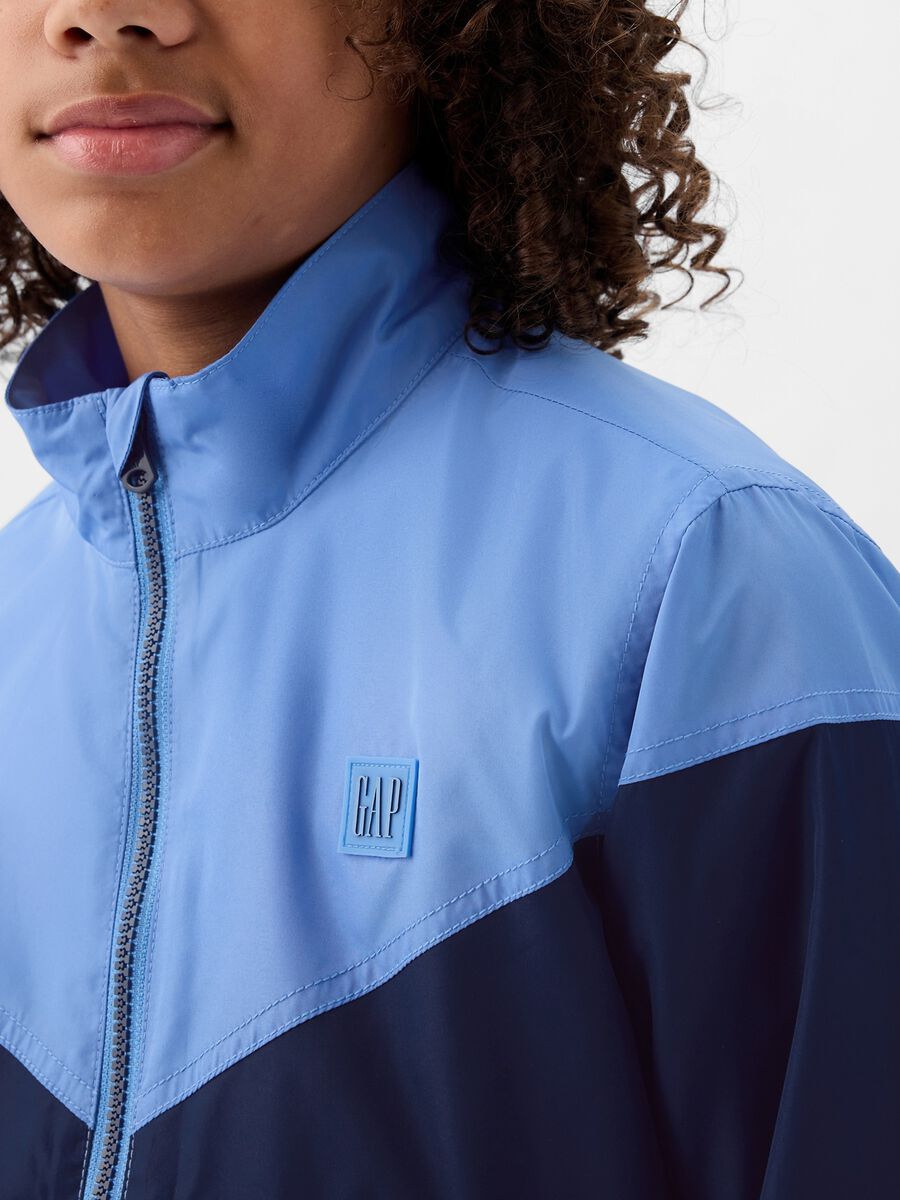 Two-tone windbreaker with logo patch_2