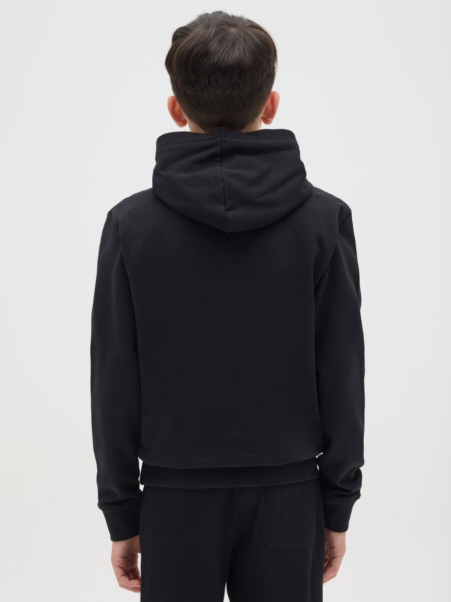 Boys’ black regular-fit hoodie in 100% cotton_1