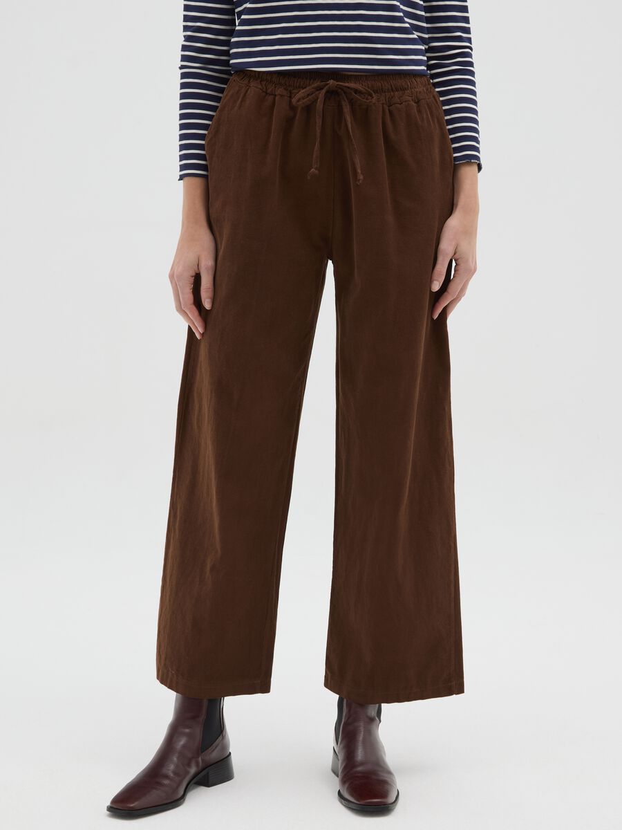 Pantaloni marroni in puro cotone con vita elasticizzata_1