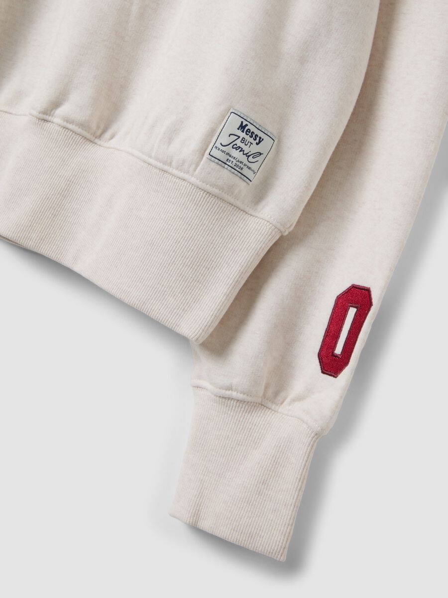 Felpa beige in misto cotone a girocollo con stampa Paris per ragazza_2