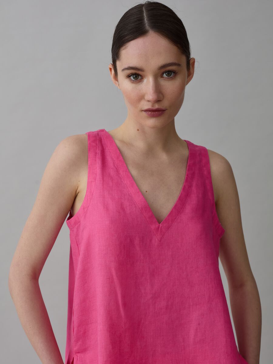 Sleeveless blouse in linen with V neck_0